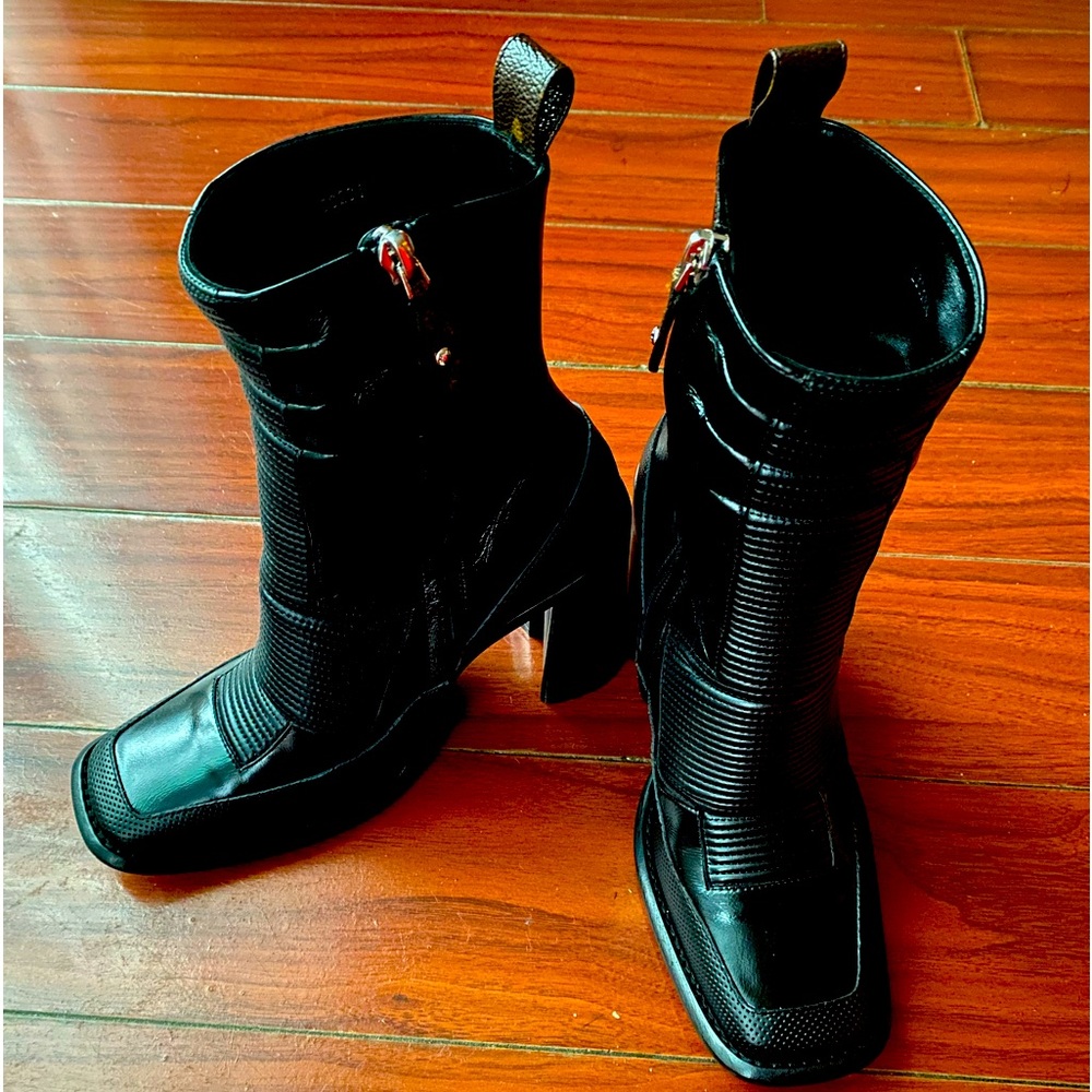 Louis Vuitton Black MoTo boots size 38 limited edition not available on LV